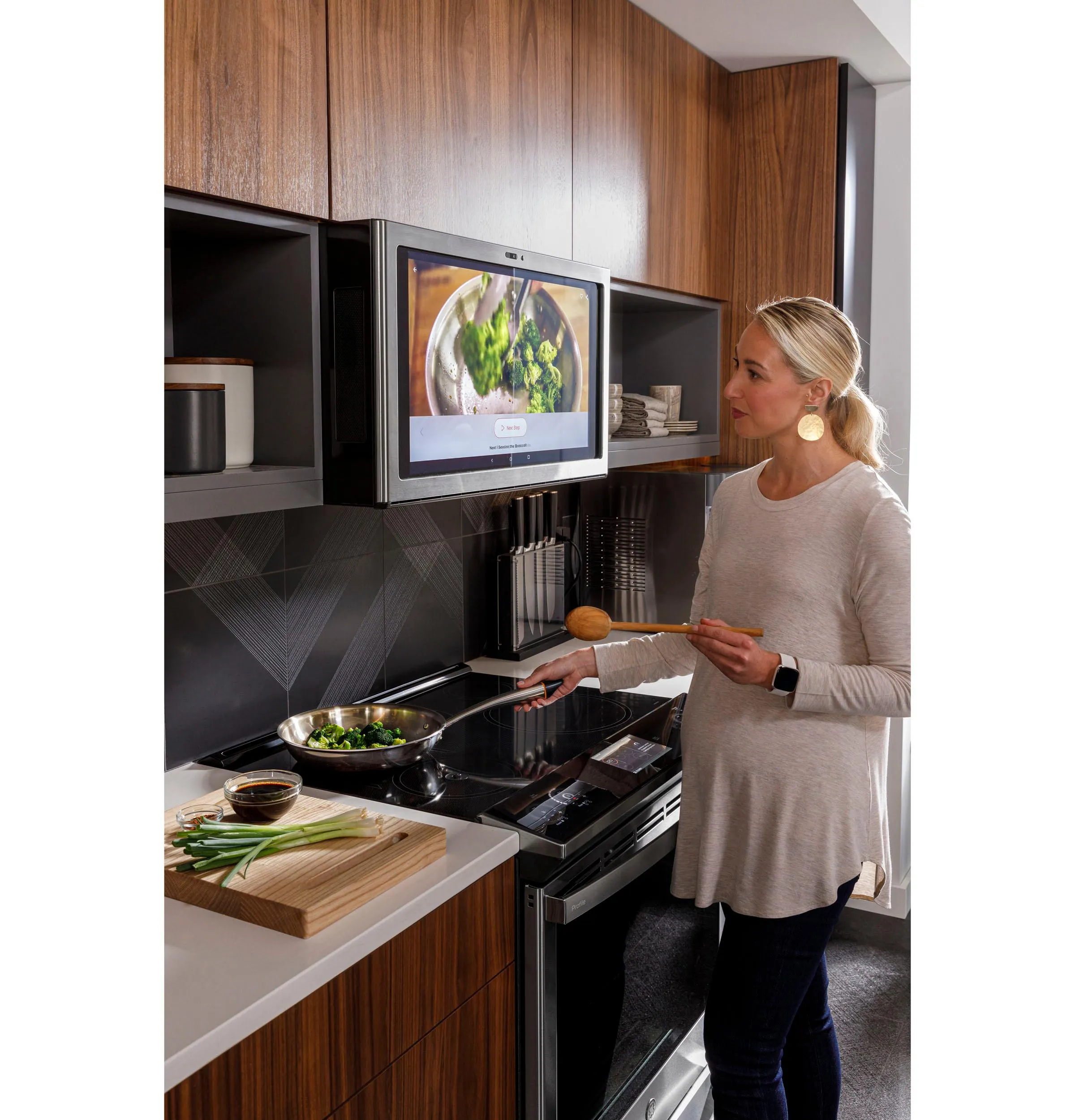 PHS930YPFS GE Profile™ 30" Smart Slide-In Fingerprint Resistant Front-Control Induction and Convection Range with No Preheat Air Fry